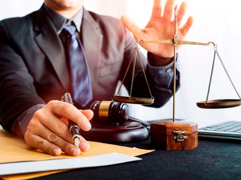 Abogados en Barreras Burocráticas
